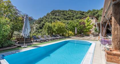 Country House 'Moli' with Lake Views, Wi-Fi and Air Conditioning