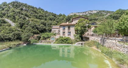 Country House 'Balcón' with Lake Views, Wi-Fi, and Air Conditioning