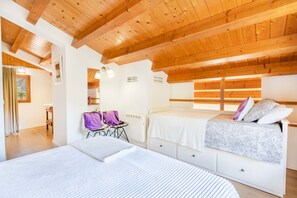 2 bedrooms, iron/ironing board, free WiFi, bed sheets - Country House 'Balcón' with Lake Views, Wi-Fi, and Air Conditioning (Odén)