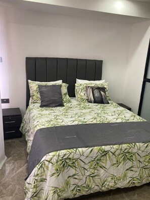 1 chambre, bureau, Wi-Fi gratuit, draps fournis