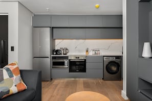 City Apartment | Private kitchen | Fridge, microwave, oven, stovetop - The Avant 305 (Cape Town)
