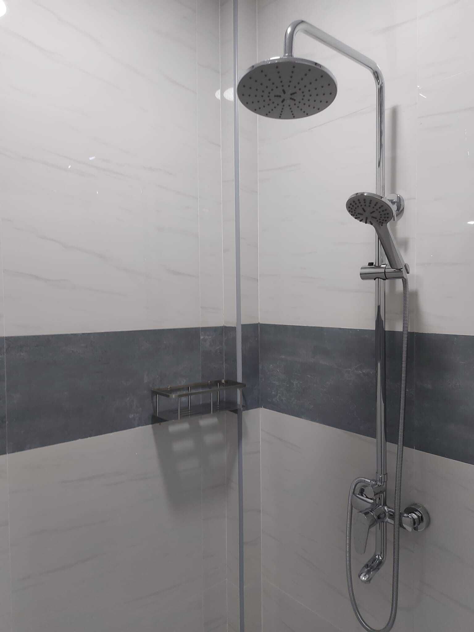 Double or Twin Room | Bathroom | Rainfall showerhead, towels