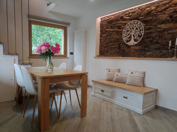 Dining - Graziosa casetta immersa nella natura e nella pace assoluta (Roccabruna)