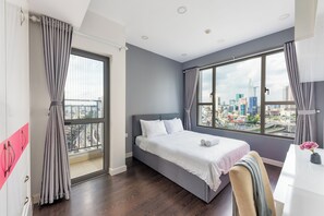 Departamento familiar | Cortinas blackout, insonorización y tabla de planchar con plancha