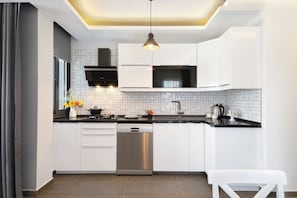 Deluxe Room, 1 Queen Bed with Sofa bed, Garden View | Private kitchen