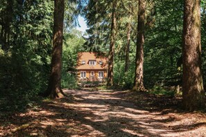 Exterior - Fantastic family home with a large garden | in the Forest (Lunteren)