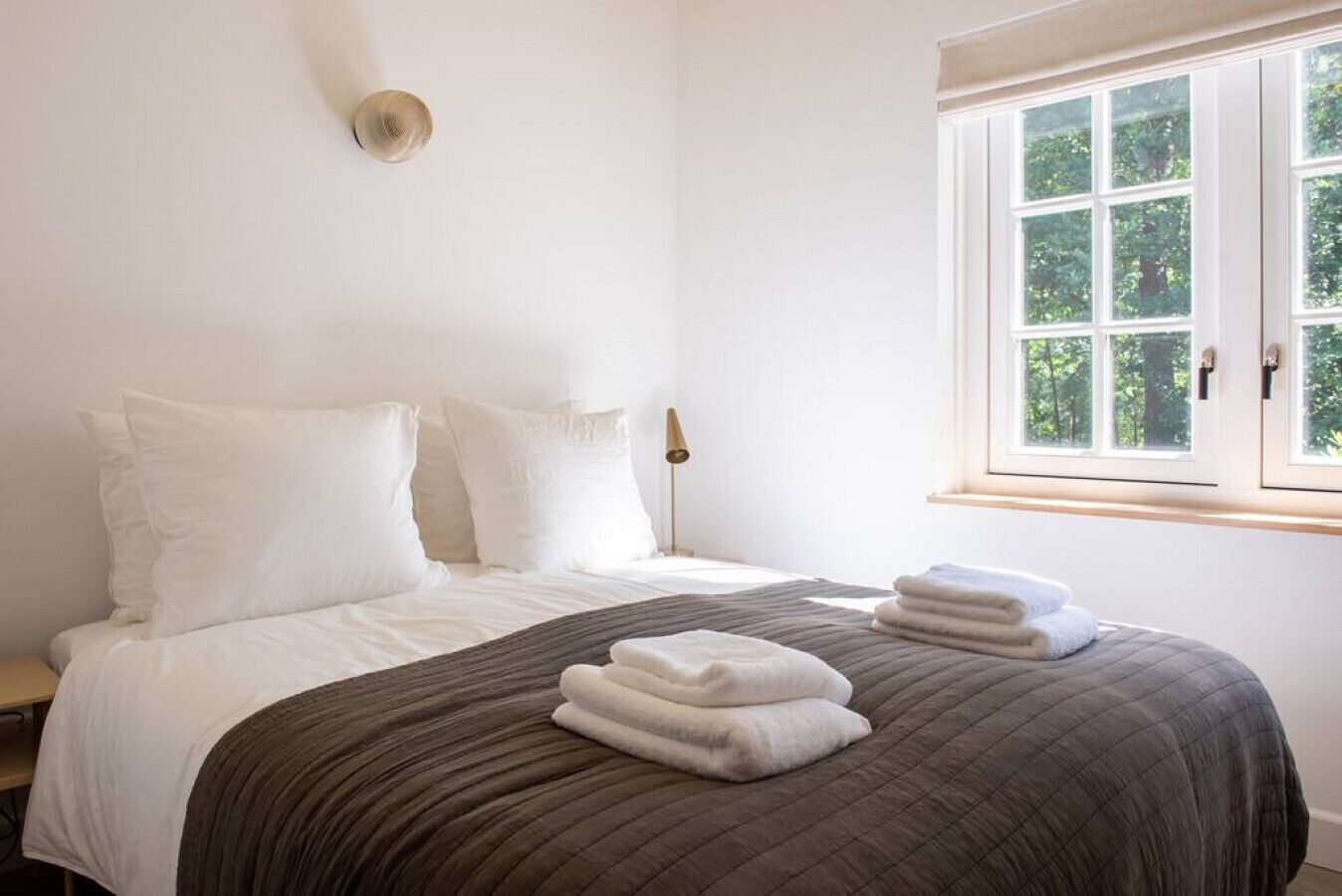 4 slaapkamers, een bureau, een strijkplank/strijkijzer, gratis wifi