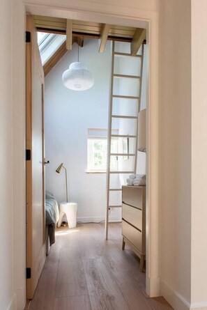 4 bedrooms, desk, iron/ironing board, free WiFi - Fantastic family home with a large garden | in the Forest (Lunteren)