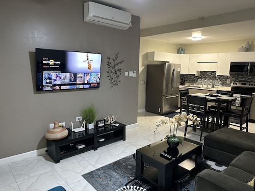 Modern Luxurious Kingston Apartment