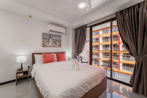 1 bedroom, iron/ironing board, free WiFi - Naiharn Sea Condominium S510 (Rawai)