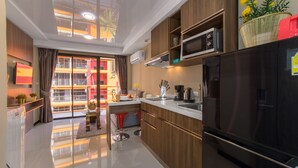Business Apartment | Dapur peribadi | Cerek elektrik, pembakar roti 