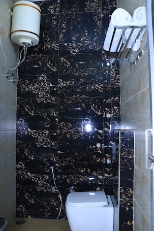 Executive Room | Bathroom. Hotel Rajat Residency
