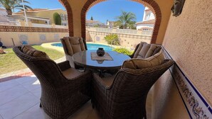 تناول الطعام بالخارج