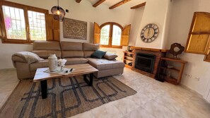 TV, fireplace, stereo