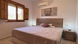 3 bedrooms, iron/ironing board, WiFi - T-0223, Buganvilla, very well maintained villa in Els Poblets (VC)