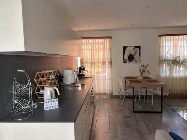 Fridge, oven, dishwasher, coffee/tea maker