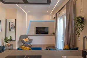 Een televisie en een kantoor