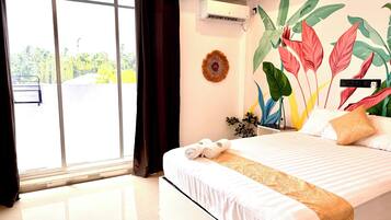 Deluxe Room, Balcony | 3 bedrooms, minibar, individually decorated, desk