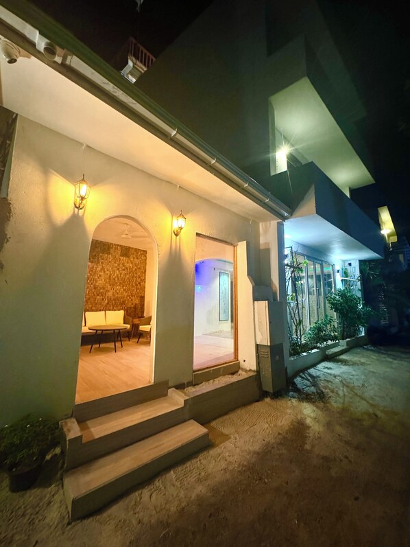 Front of property - Sands Garden Hotel (Thoddoo)