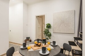 Dining - The Best Rent - Apartment near Piazza di Spagna (Roma)
