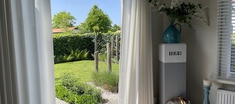 Chalet MEERzeit: A peaceful oasis of well-being with an outdoor lounge and large garden in Renesse