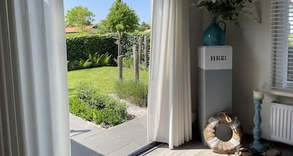 Chalet MEERzeit: A peaceful oasis of well-being with an outdoor lounge and large garden in Renesse