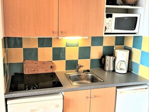Fridge, microwave, dishwasher, coffee/tea maker