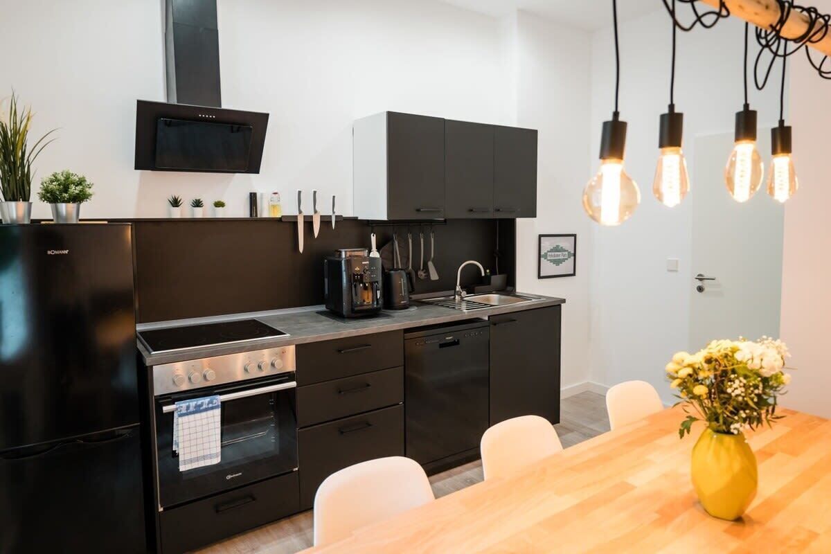 Kylskåp, ugn, spishäll och diskmaskin