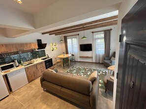 Basic-Villa | Wohnzimmer | LED-Fernseher