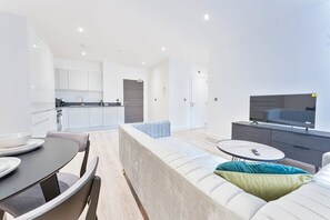 Interior - Stylish & Bright 2 Bedroom Apartment in Solihull (Birmingham)