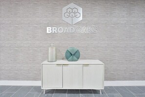 Interior - Stylish & Bright 2 Bedroom Apartment in Solihull (Birmingham)