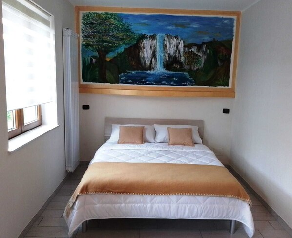 1 bedroom, travel cot, WiFi, bed sheets