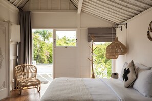 5 bedrooms, Egyptian cotton sheets, premium bedding, in-room safe - Villa Folie by Alfred in Bali (Seminyak)