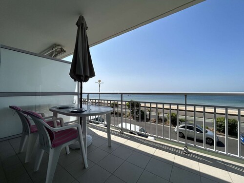 Oceanfront Studio with Terrace - Sleeps 2, La Baule