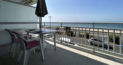 Oceanfront Studio with Terrace - Sleeps 2, La Baule