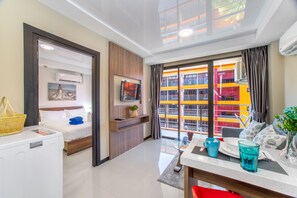 1 bedroom, iron/ironing board, free WiFi - Naiharn Sea Condominium S608 (Rawai)