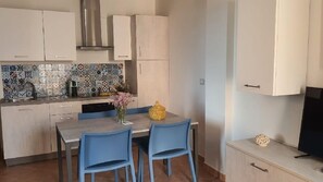 Superior Apartment | Private kitchen | Fridge, oven, stovetop, coffee grinder - Corte dei Fiori (Diso)