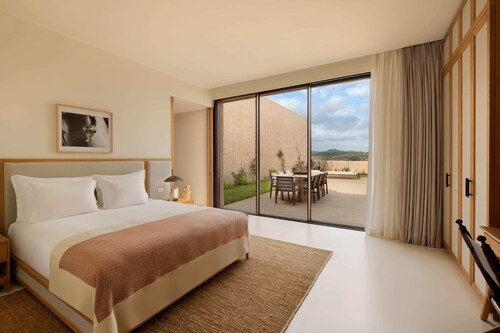 Three Bedroom Residence With Private Pool and Resort Access