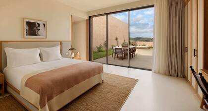 Three Bedroom Residence With Private Pool and Resort Access