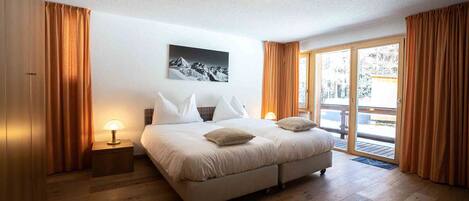 3 bedrooms, WiFi, bed sheets