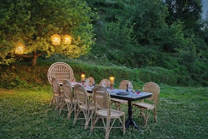 Outdoor dining - MINIMALIST An Eco Farmstay (Shimla)