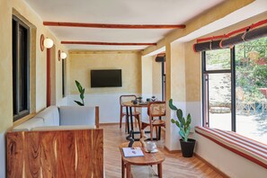 Suite Presidenziale | Biancheria da letto di alta qualità, copriletto in piuma, una scrivania