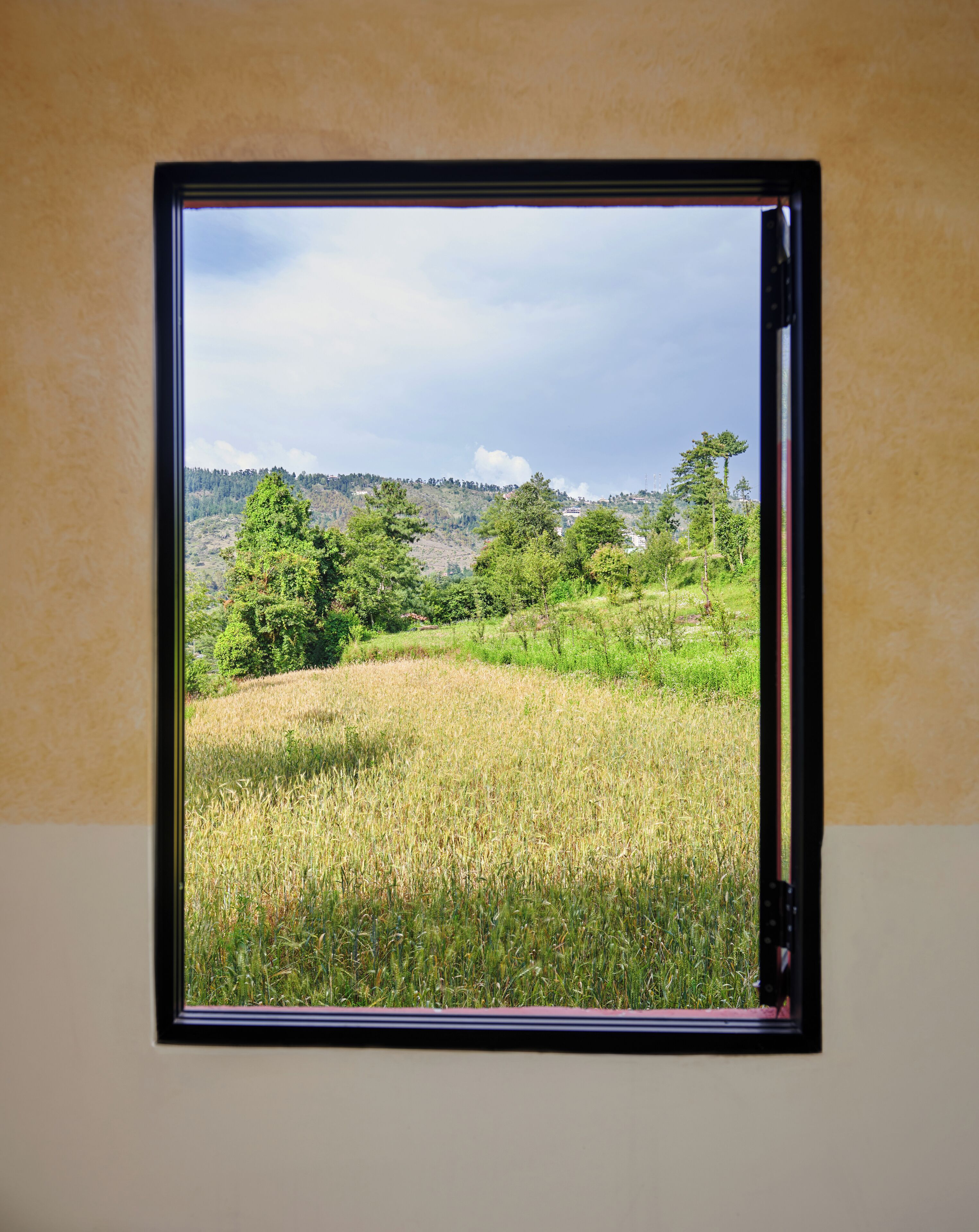 高档床上用品、羽绒被、办公桌、笔记本电脑工作区