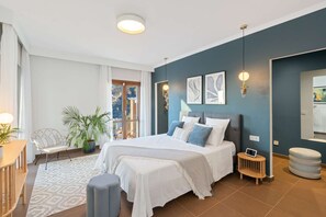 5 bedrooms, desk, iron/ironing board, WiFi