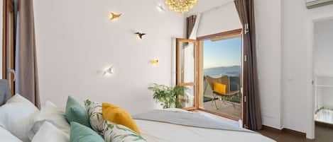 5 bedrooms, desk, iron/ironing board, WiFi