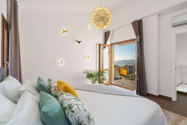 5 bedrooms, desk, iron/ironing board, WiFi