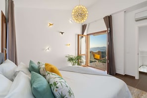 5 bedrooms, desk, iron/ironing board, WiFi