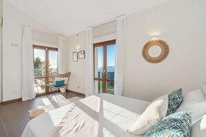 5 quartos, escrivaninha, ferros/tábuas de passar roupa, Wi-Fi