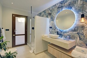 Bathtub, hair dryer, towels