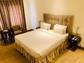 Individually decorated, individually furnished, desk, laptop workspace - Falettis Grand Bahawalpur  (Bahawalpur)